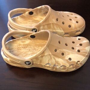 CROCS- Woman Size 8